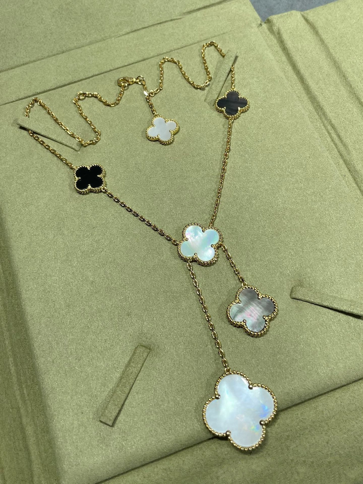 [sparkle Jewelry ]CLOVER 6 MOTIF MOP ONYX GOLD NECKLACE