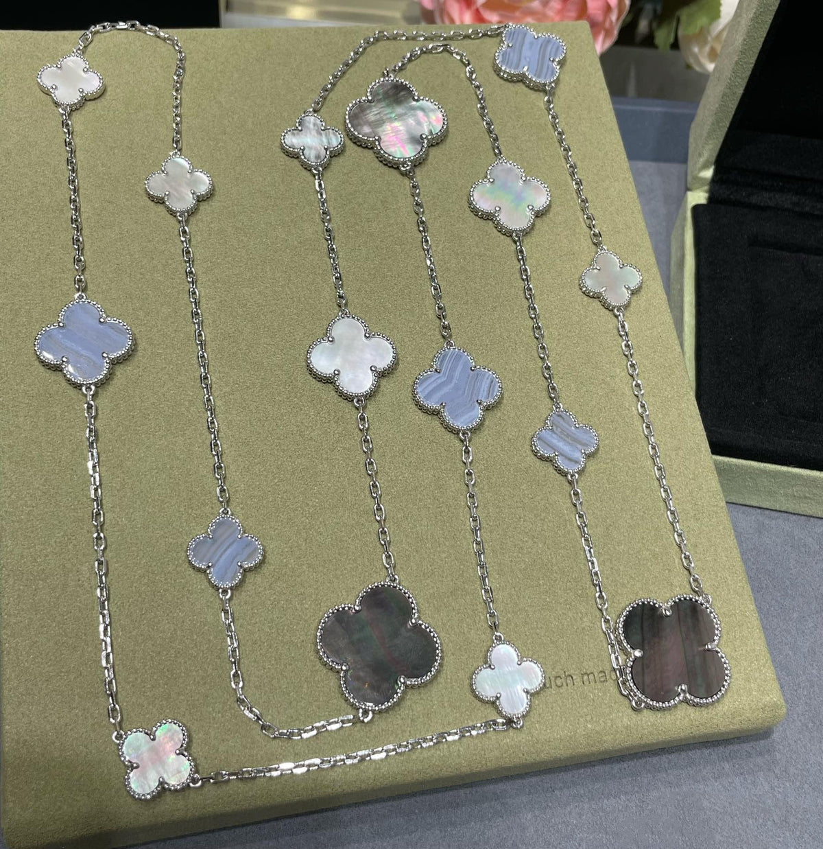 [sparkle Jewelry ]CLOVER 16 MOTIF CHALCEDONY MOP SILVER NECKLACE