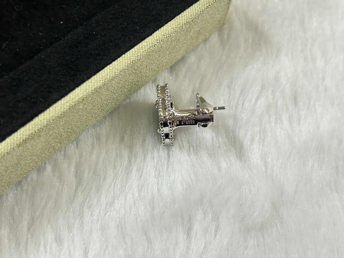 [sparkle Jewelry ]CLOVER PIETERSITE MEDIUM STUD EARRINGS
