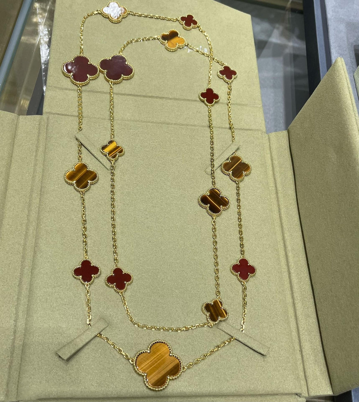 [sparkle Jewelry ]CLOVER 16 MOTIF CARNELIAN TIGER EYE ROSE GOLD NECKLACE