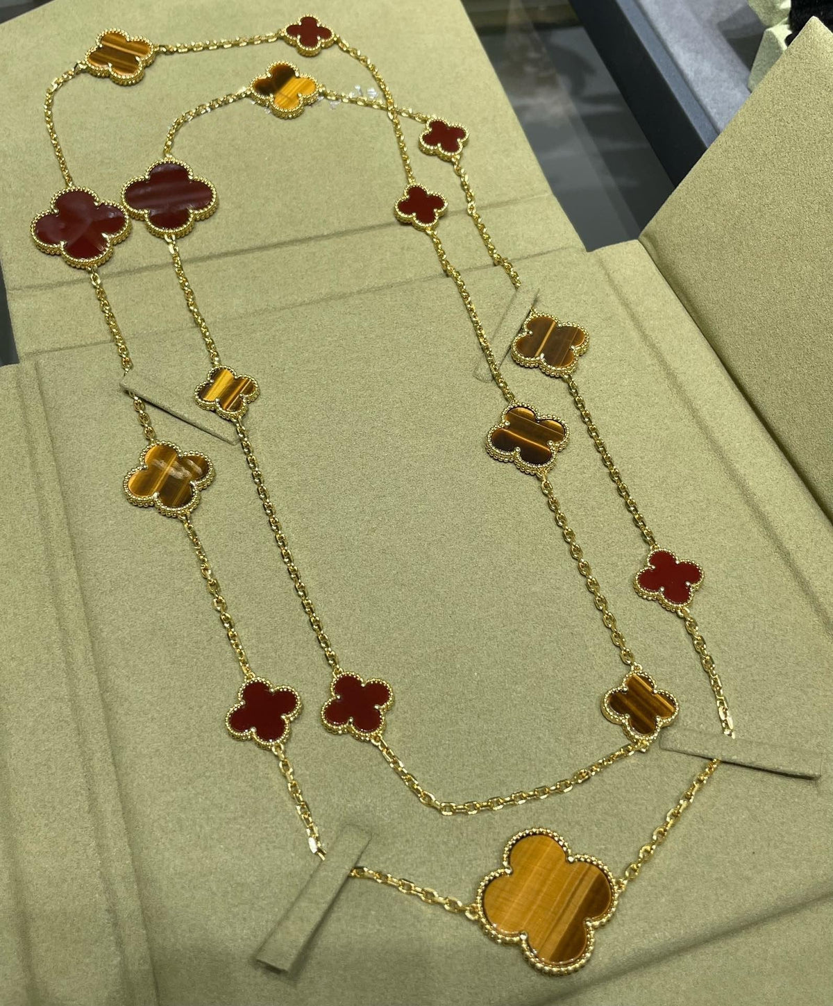 [sparkle Jewelry ]CLOVER 16 MOTIF CARNELIAN TIGER EYE ROSE GOLD NECKLACE