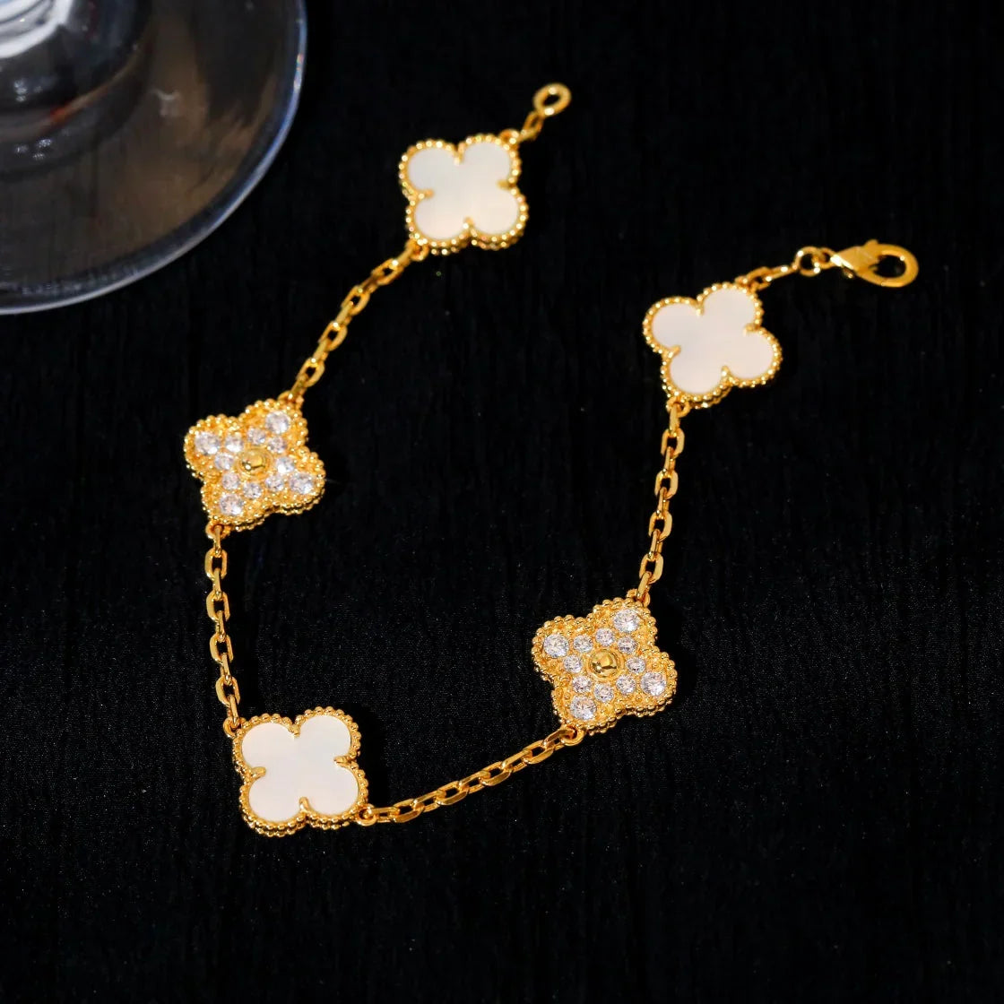 [Sparkle]LUCKY CLOVER 5モチーフ ブレスレット - マザーオブパール コレクション