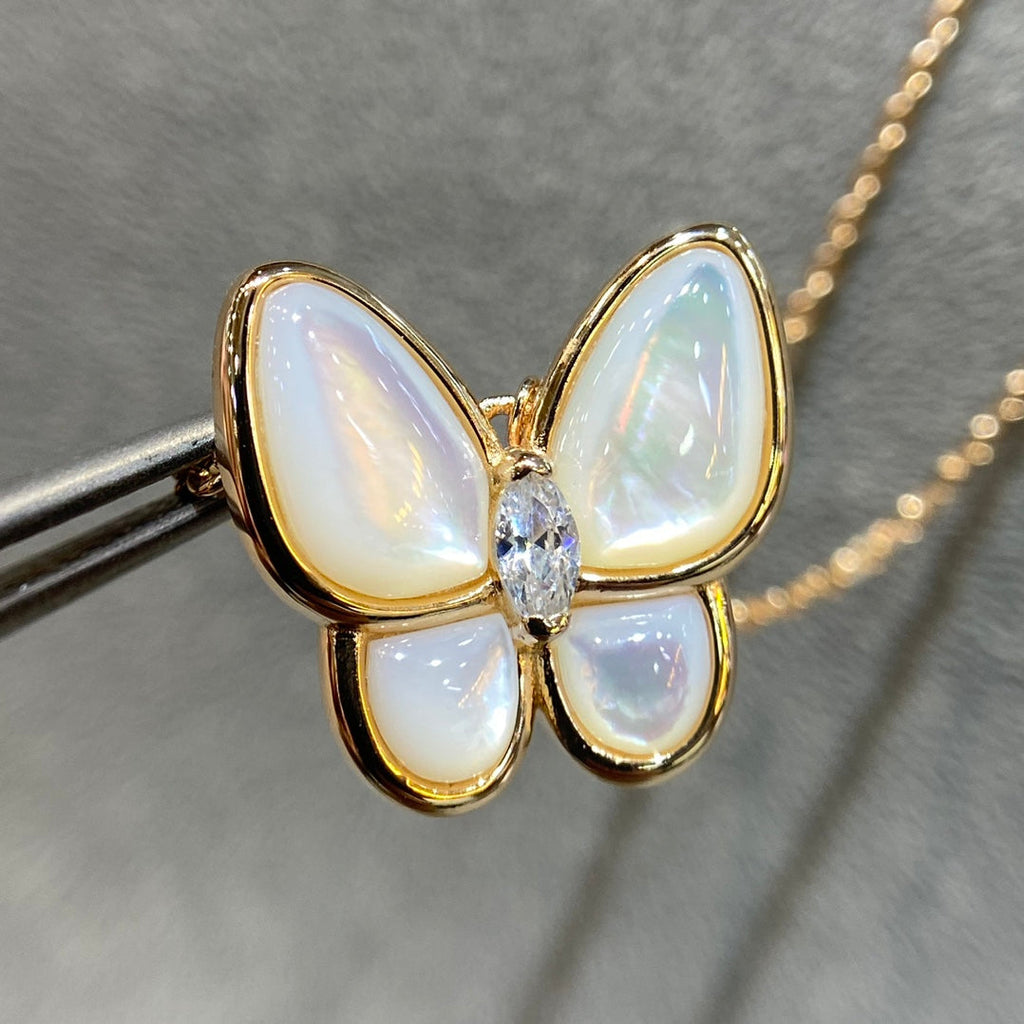 [sparkle Jewelry ]BUTTERFLY MOP DIAMOND NECKLACE