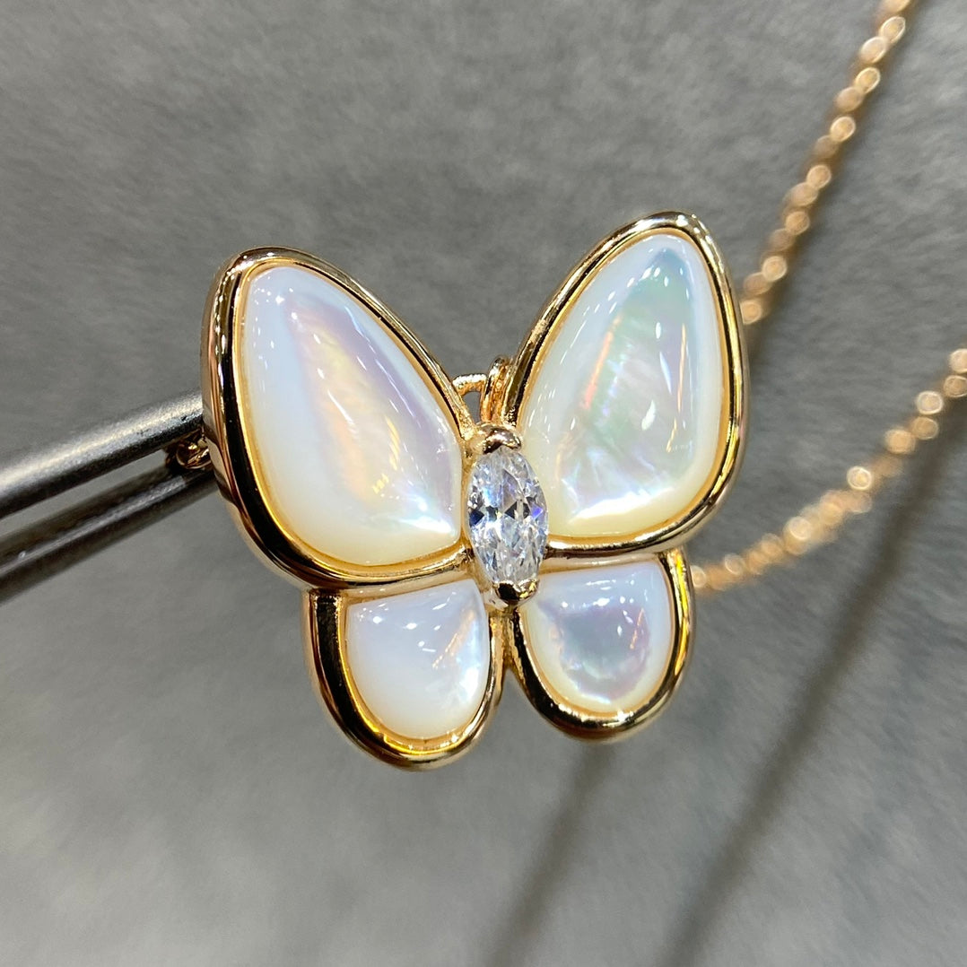 [sparkle Jewelry ]BUTTERFLY MOP DIAMOND NECKLACE