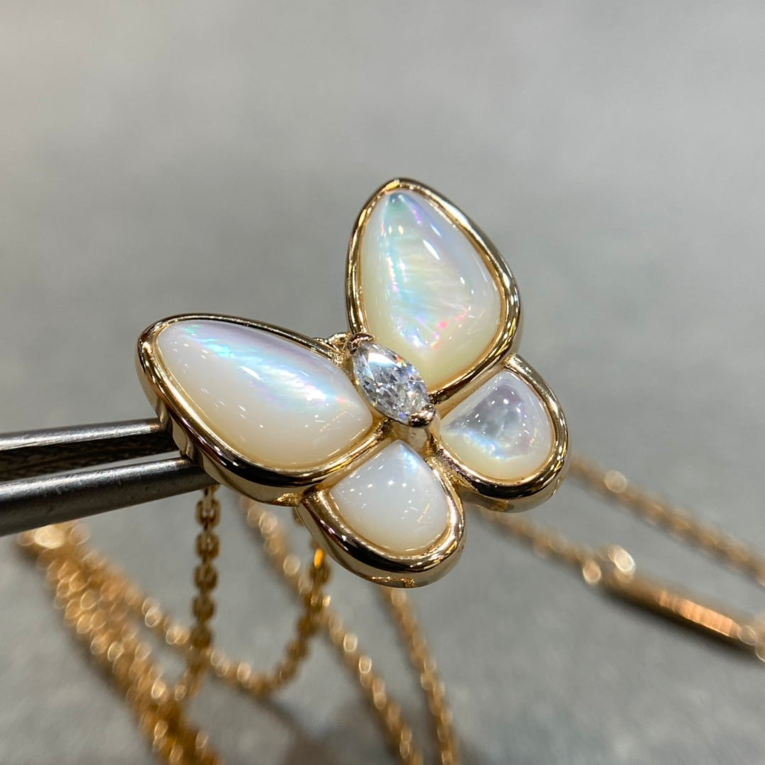 [sparkle Jewelry ]BUTTERFLY MOP DIAMOND NECKLACE