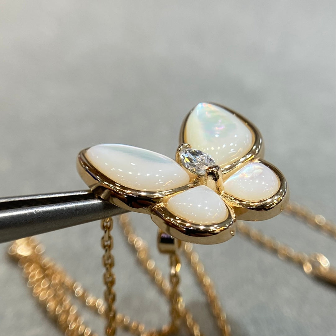 [sparkle Jewelry ]BUTTERFLY MOP DIAMOND NECKLACE
