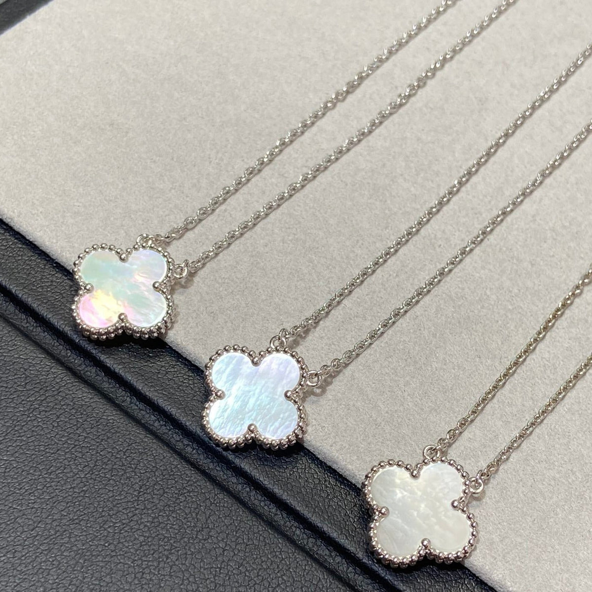 [sparkle Jewelry ]CLOVER MEDIUM SILVER WHITE MOP NECKLACE