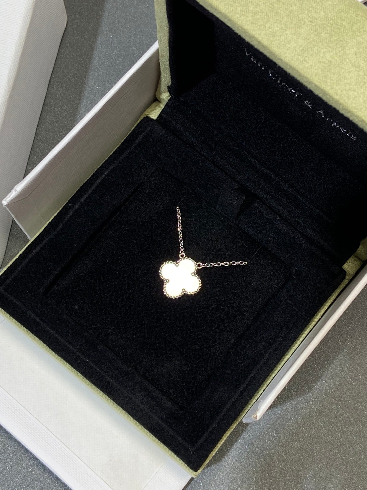[sparkle Jewelry ]CLOVER MEDIUM SILVER WHITE MOP NECKLACE