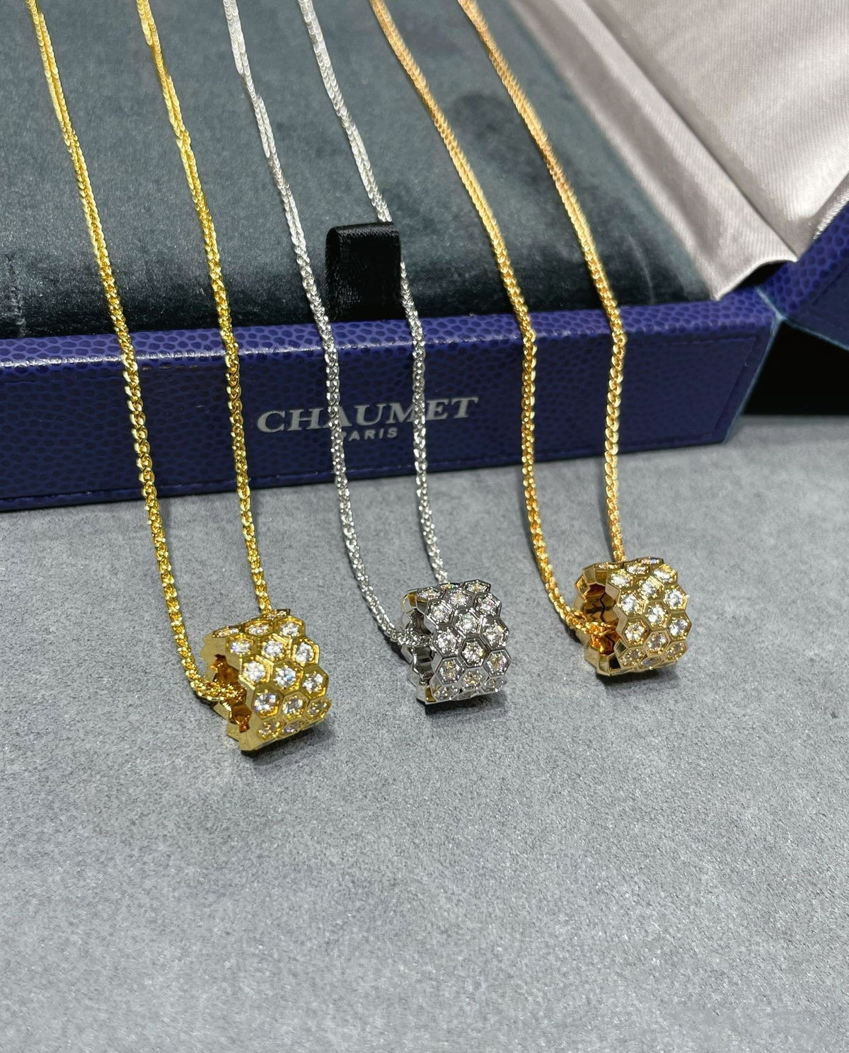 [sparkle Jewelry ]BEE LOVE DIAMOND PAVED 3 ROW NECKLACE