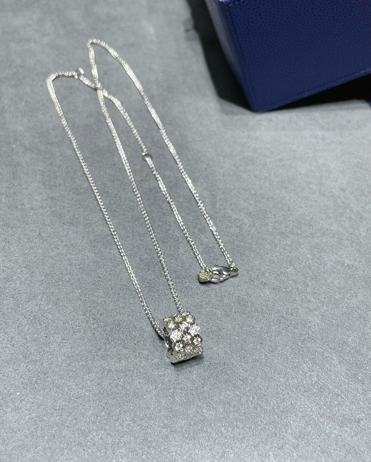 [sparkle Jewelry ]BEE LOVE DIAMOND PAVED 3 ROW NECKLACE