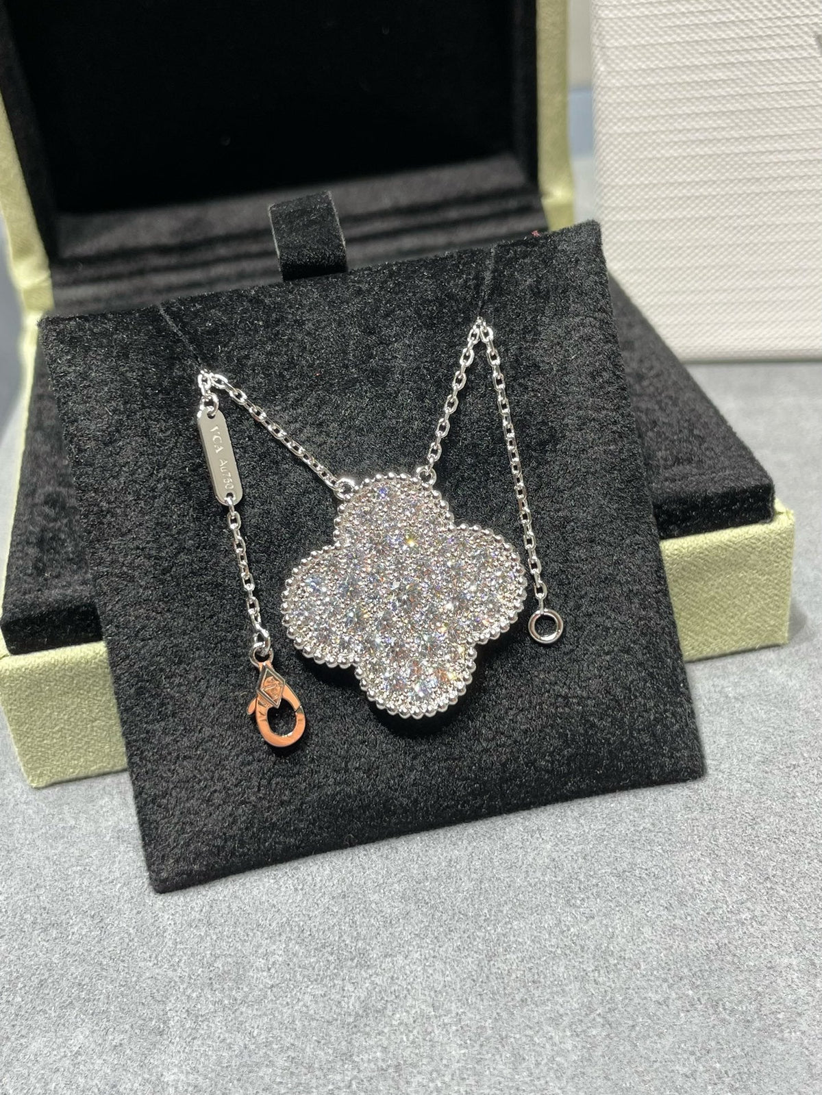[sparkle Jewelry ]CLOVER 25MM LARGE PENDANT DIAMOND PAVED SILVER NECKLACE