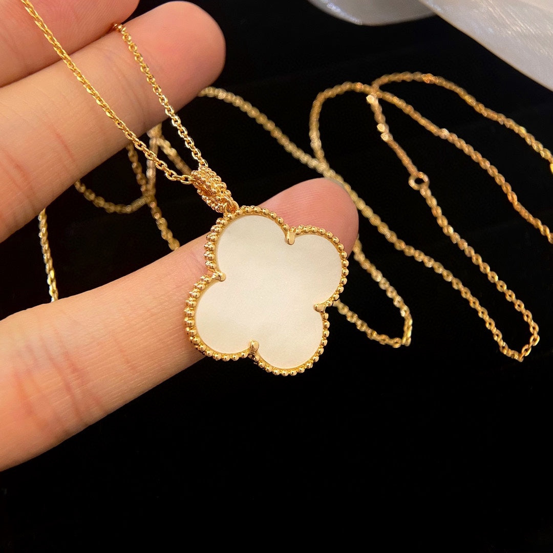 [sparkle Jewelry ]CLOVER 25MM MOP LARGE PENDANT NECKLACE