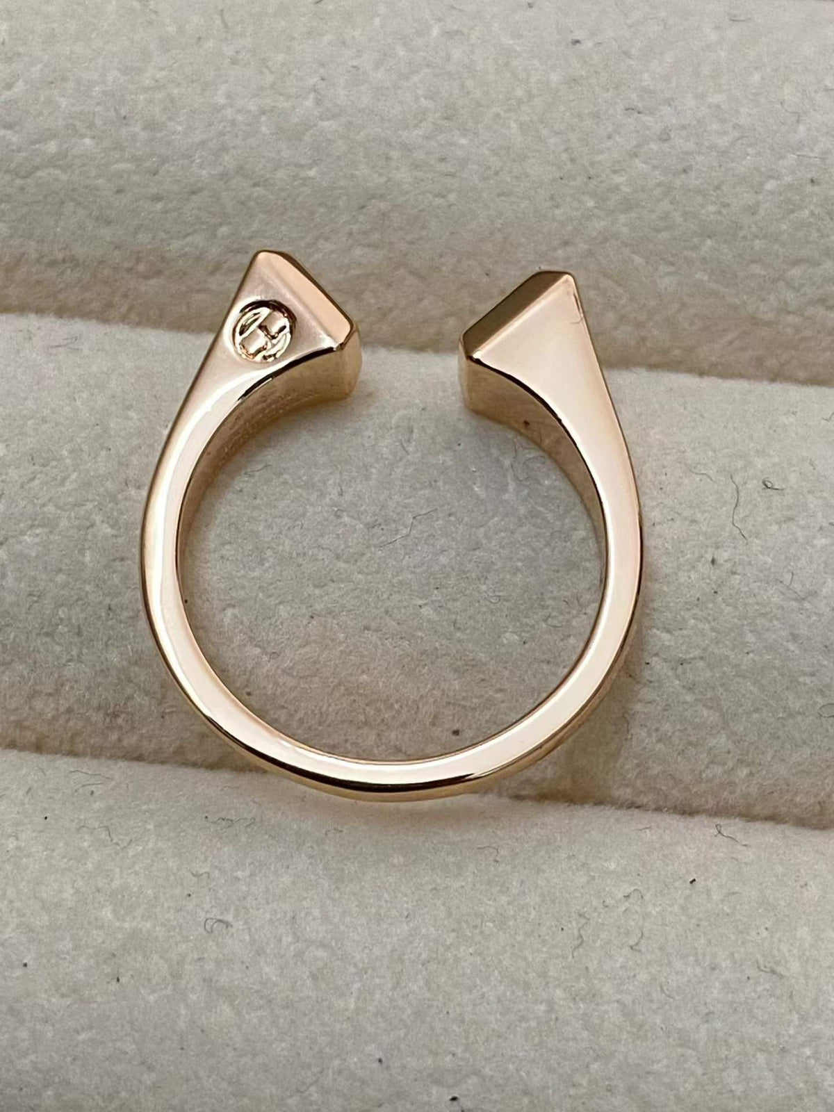 [sparkle Jewelry]THE CONE RIVET RING IS OPEN AND ONE SIZE FITS ALL