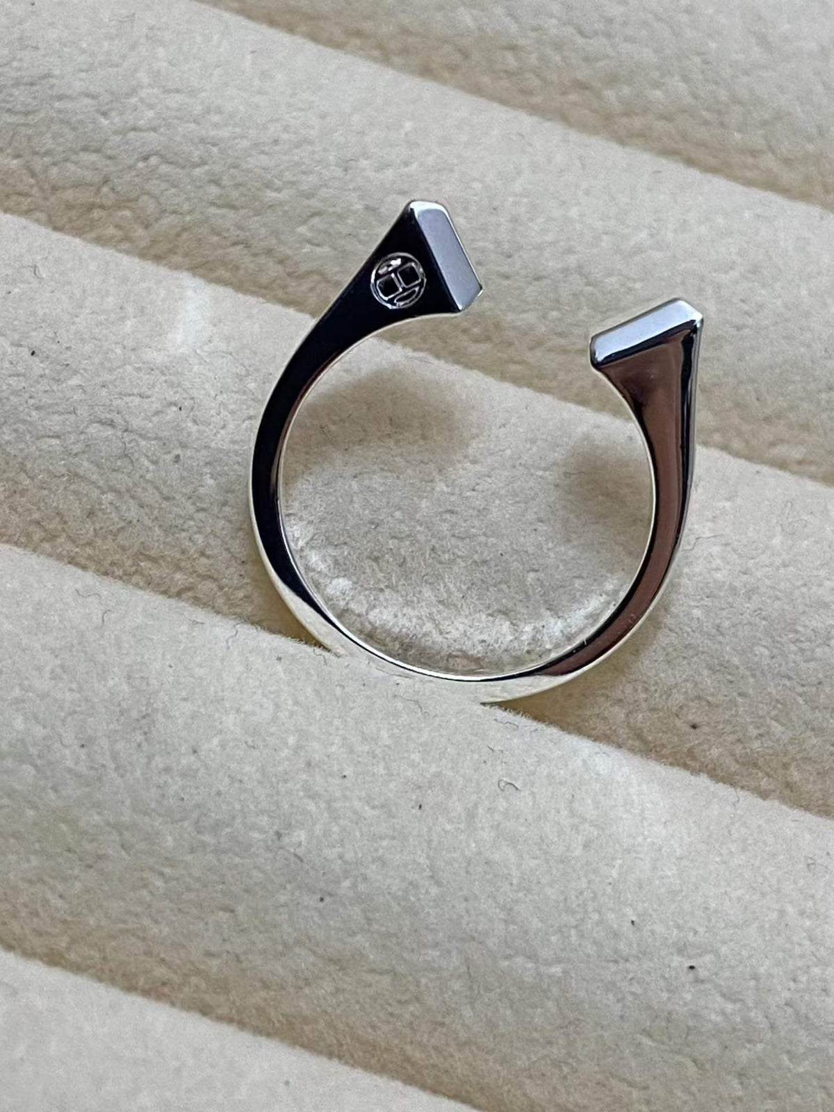 [sparkle Jewelry]THE CONE RIVET RING IS OPEN AND ONE SIZE FITS ALL