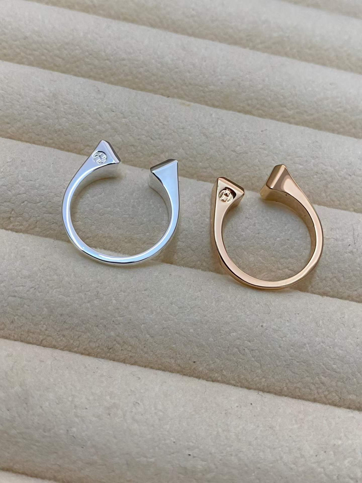 [sparkle Jewelry]THE CONE RIVET RING IS OPEN AND ONE SIZE FITS ALL