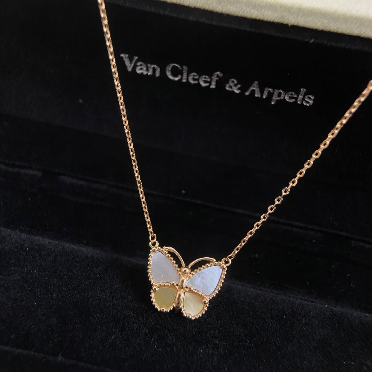 [sparkle Jewelry]NEW ROSE GOLD WHITE MOTHER OF PEARL BUTTERFLY NECKLACE