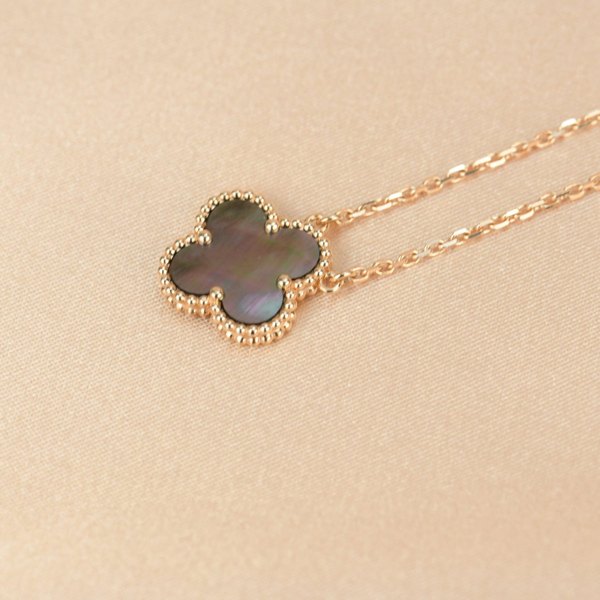 [sparkle Jewelry ]CLOVER 15MM  GRAY MOTHER OF PEARL NECKLACE