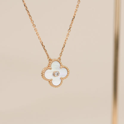 [sparkle Jewelry ]CLOVER 15MM DIAMOND WHITE FRITILLARIA NECKLACE