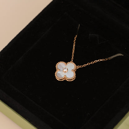[sparkle Jewelry ]CLOVER 15MM DIAMOND WHITE FRITILLARIA NECKLACE