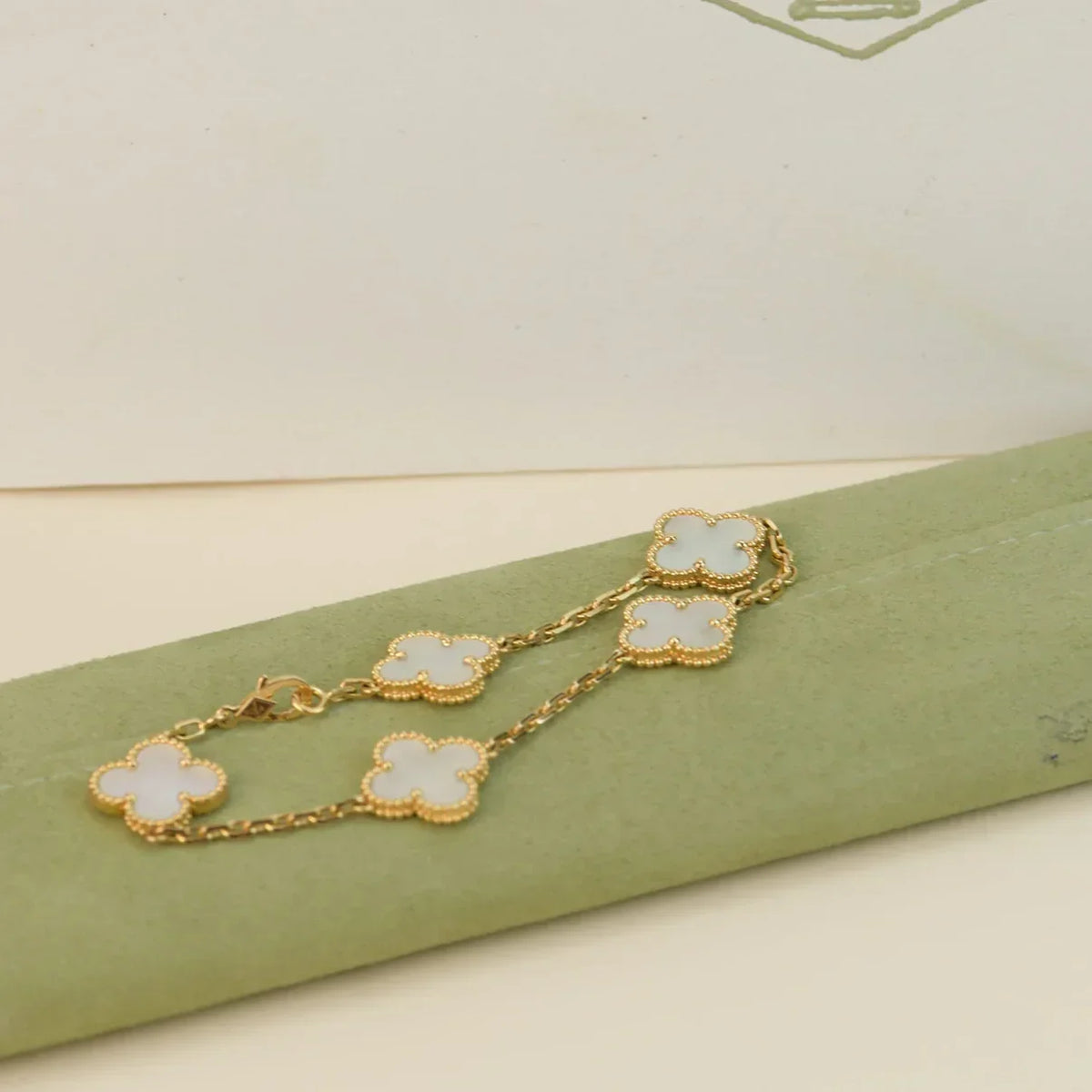 [sparkle Jewelry ]CLOVER WHITE PEARL MOP 5 MOTIF BRACELET COLLECTION
