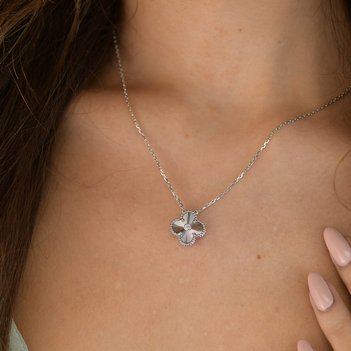 [sparkle Jewelry ]CLOVER  15MM DIAMOND LASER NECKLACE SILVER
