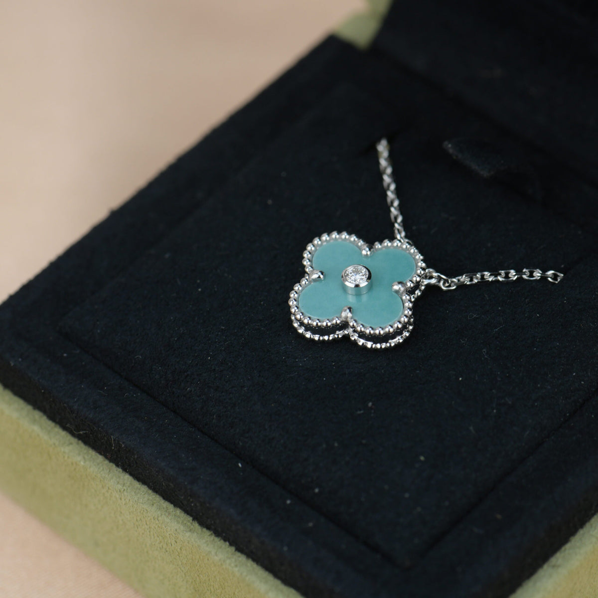 [sparkle Jewelry ]CLOVER 15MM DIAMOND SVRES PORCELAIN  NECKLACE SILVER