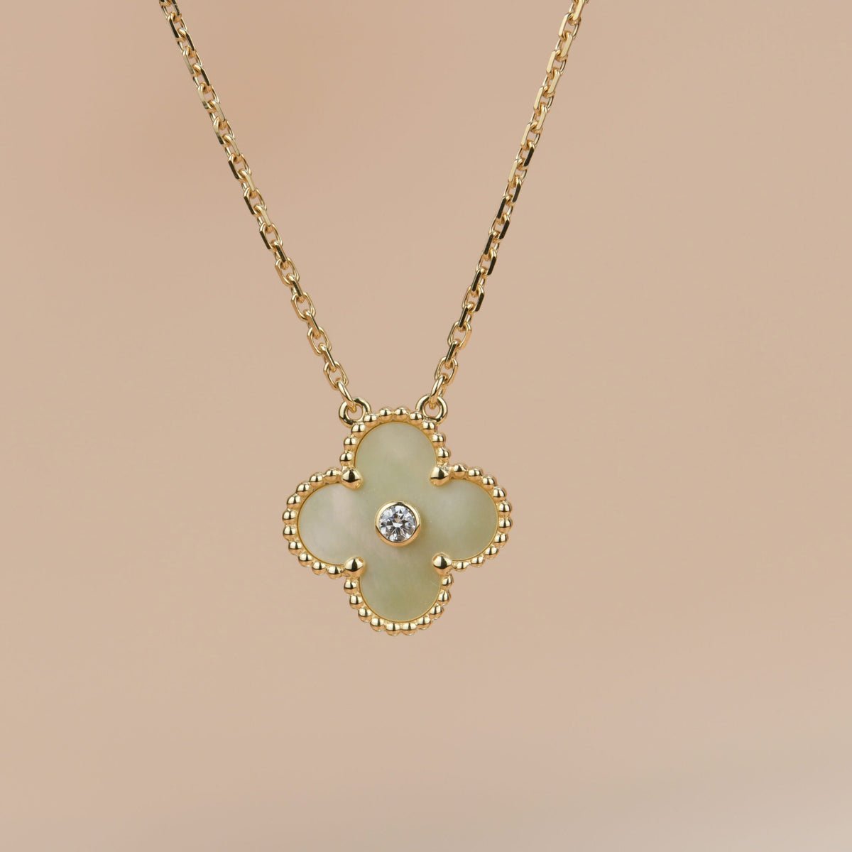 [sparkle Jewelry ]CLOVER 15MM DIAMOND GOLD MOTHER OF PEARL NECKLACE