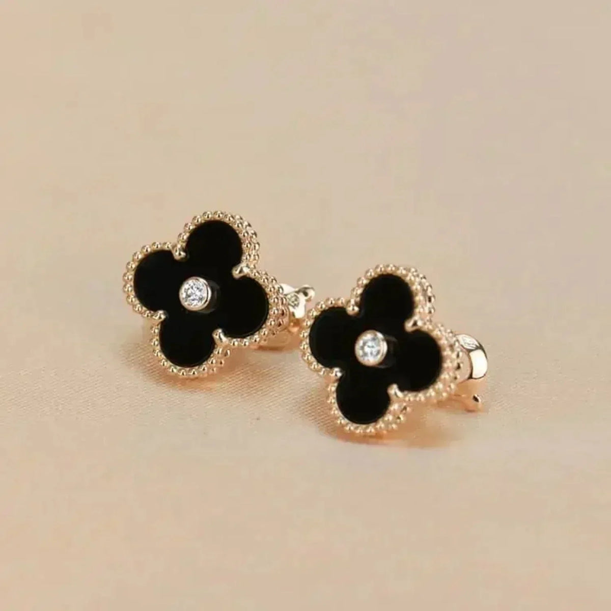 [sparkle Jewelry ]CLOVER MEDIUM 1 MOTIFS ONYX DIAMOND EARRINGS
