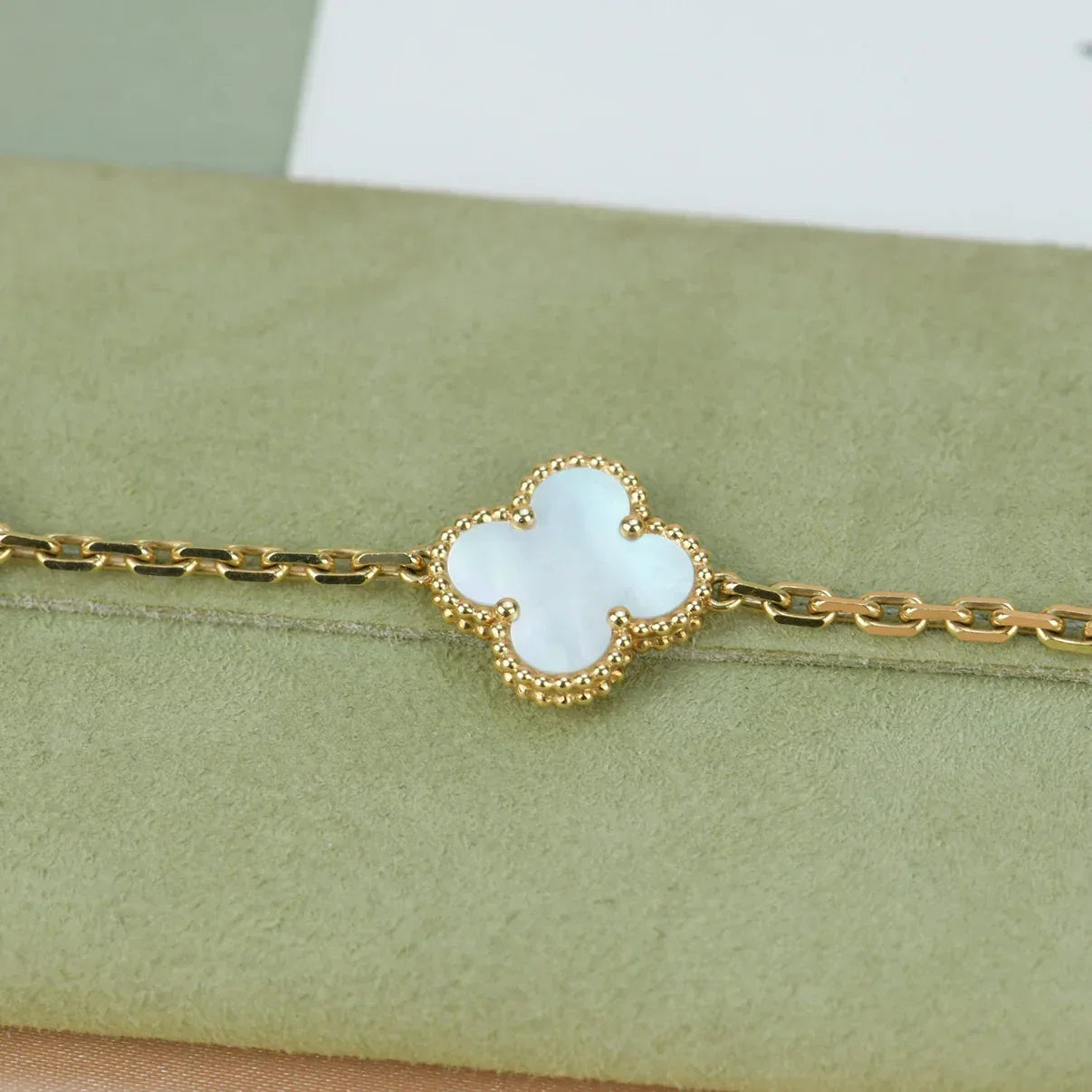 [Sparkle]LUCKY CLOVER 5モチーフ ブレスレット - マザーオブパール コレクション