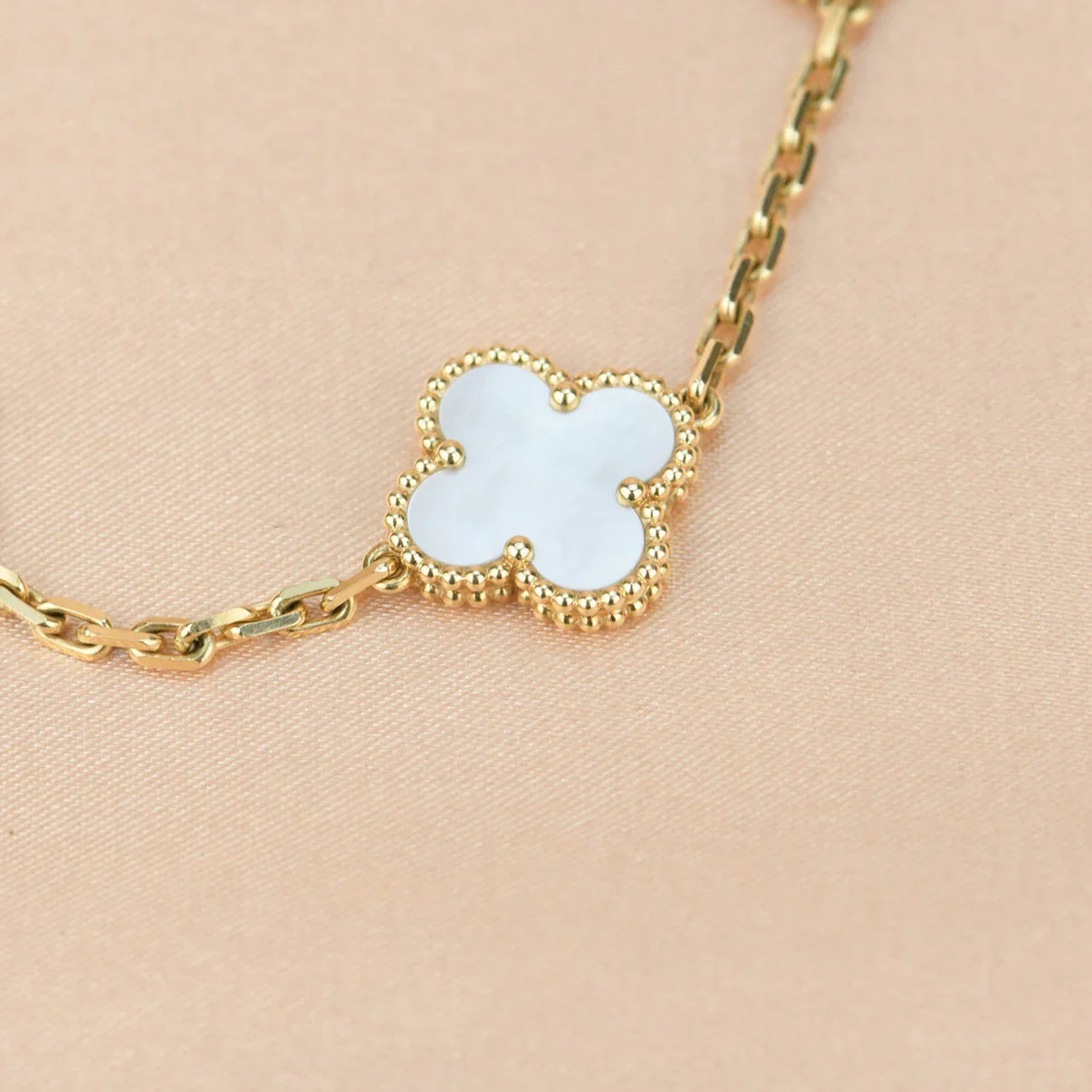 [Sparkle]LUCKY CLOVER 5モチーフ ブレスレット - マザーオブパール コレクション