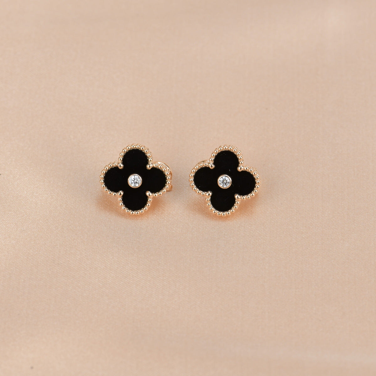 [sparkle Jewelry ]CLOVER MEDIUM 1 MOTIFS ONYX DIAMOND EARRINGS