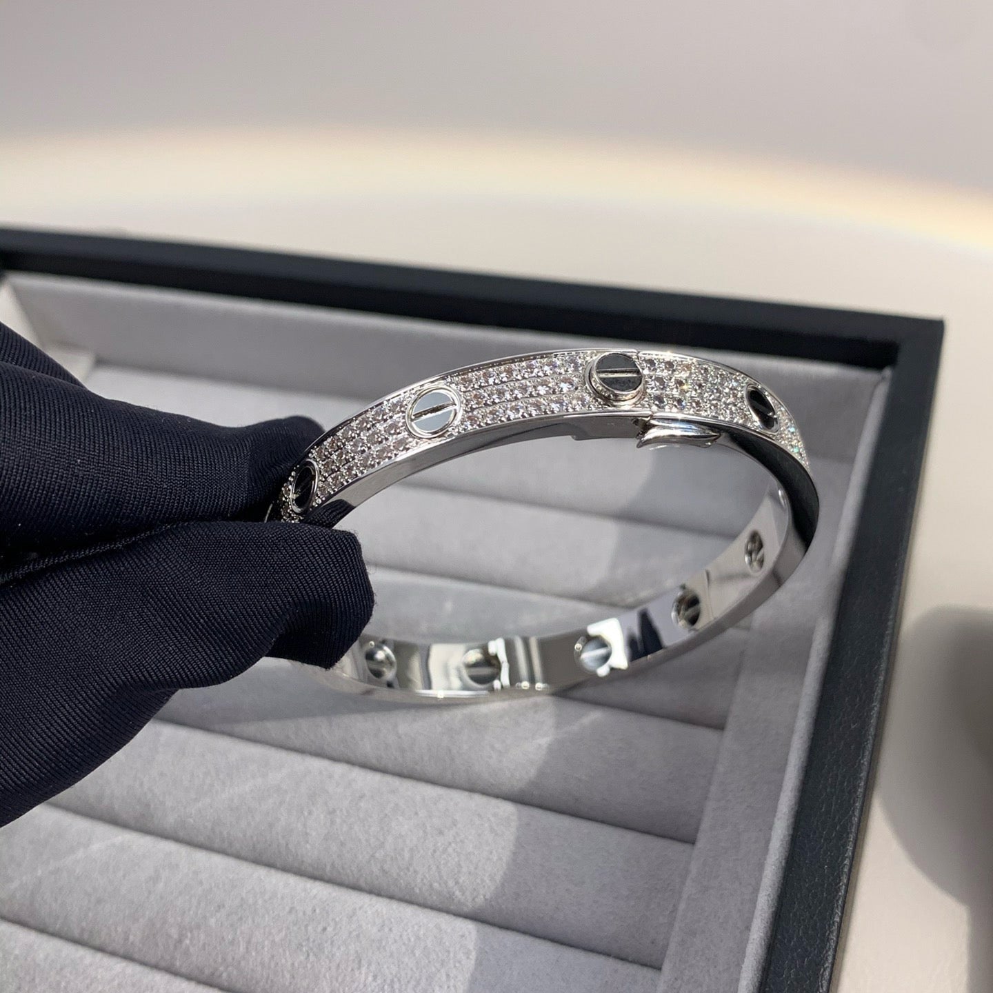 [Sparkle]KLASSISCHER 6.1MM LOVE ARMREIF – DIAMANT PAVÉ & SCHWARZE KERAMIK