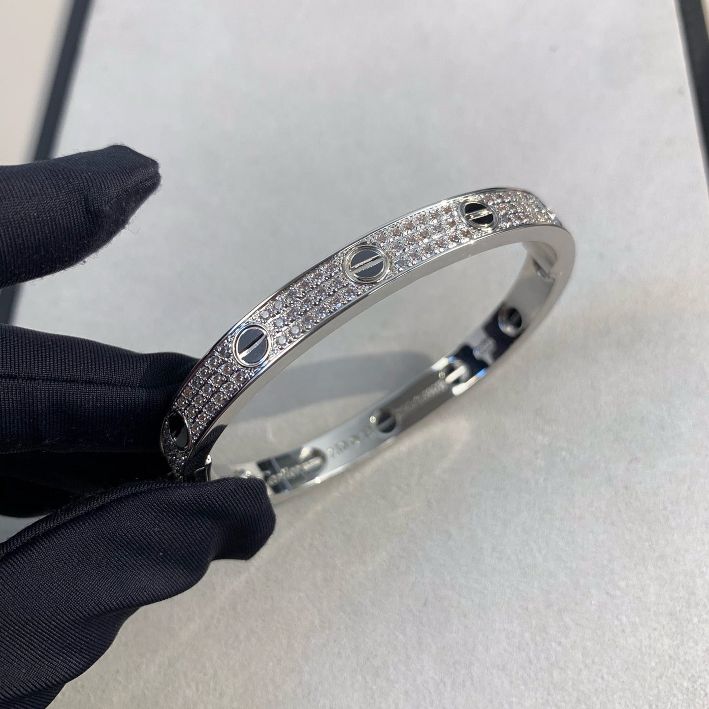 [Sparkle]KLASSISCHER 6.1MM LOVE ARMREIF – DIAMANT PAVÉ & SCHWARZE KERAMIK
