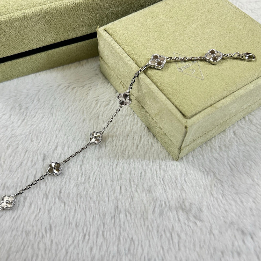 [sparkle Jewelry ]CLOVER 6 MOTIF DIAMOND BRACELET
