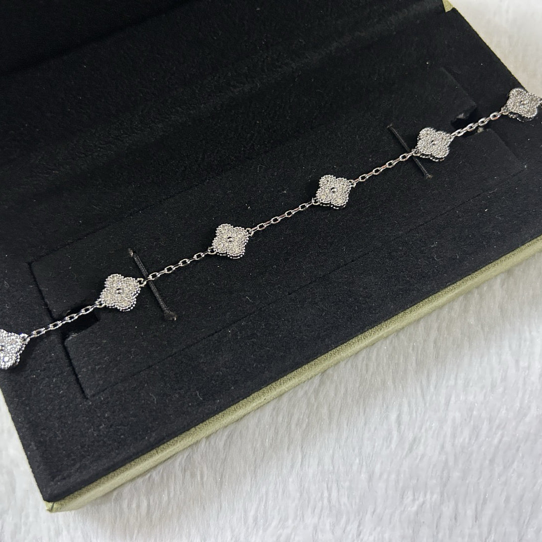 [sparkle Jewelry ]CLOVER 6 MOTIF DIAMOND BRACELET