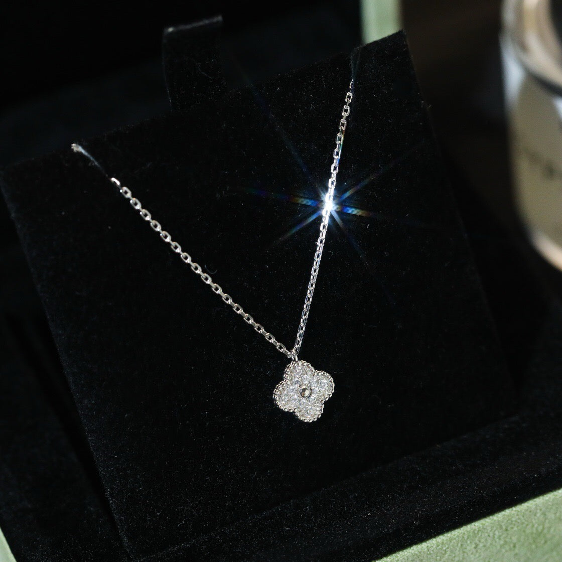 [sparkle Jewelry ]CLOVER MINI 9.5MM PENDANT DIAMOND NECKLACE