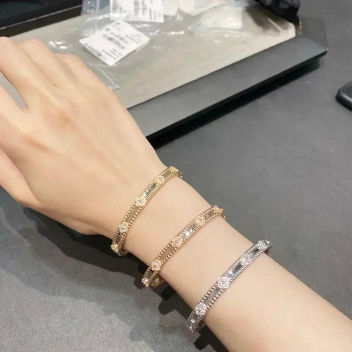[sparkle Jewelry ]CLOVER BRACELET 4MM DIAMONDS