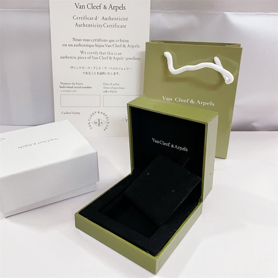 [sparkle Jewelry ]VA CLOVER BRACELET NECKLACE RING BOX GIFT BAG
