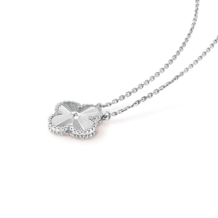 [sparkle Jewelry ]CLOVER 15MM LASER NECKLACE SILVER