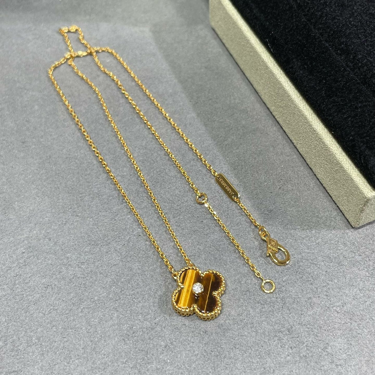 [sparkle Jewelry ]CLOVER 15MM DIAMOND AND YELLOW TIGER'S EYE AGATE necklace