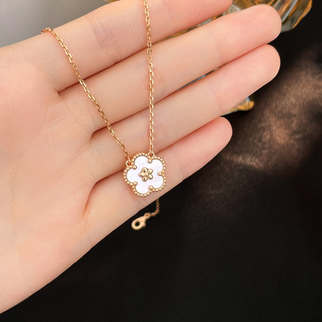 [sparkle Jewelry ]LUCKY  WHITE MOP  PLUM BLOSSOM NECKLACE