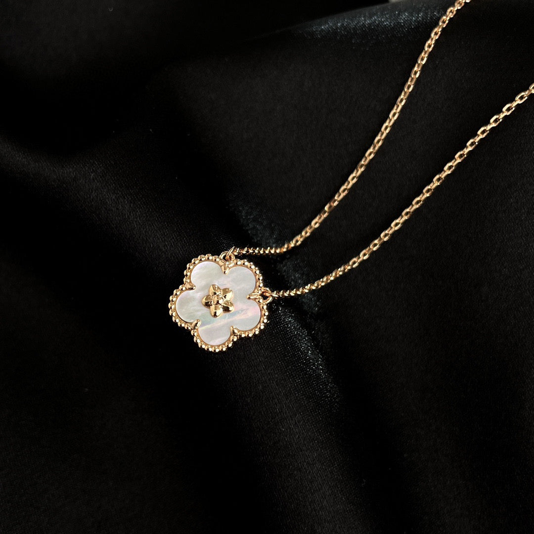 [sparkle Jewelry ]LUCKY  WHITE MOP  PLUM BLOSSOM NECKLACE