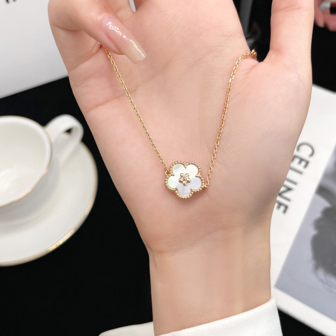 [sparkle Jewelry ]LUCKY  WHITE MOP  PLUM BLOSSOM NECKLACE