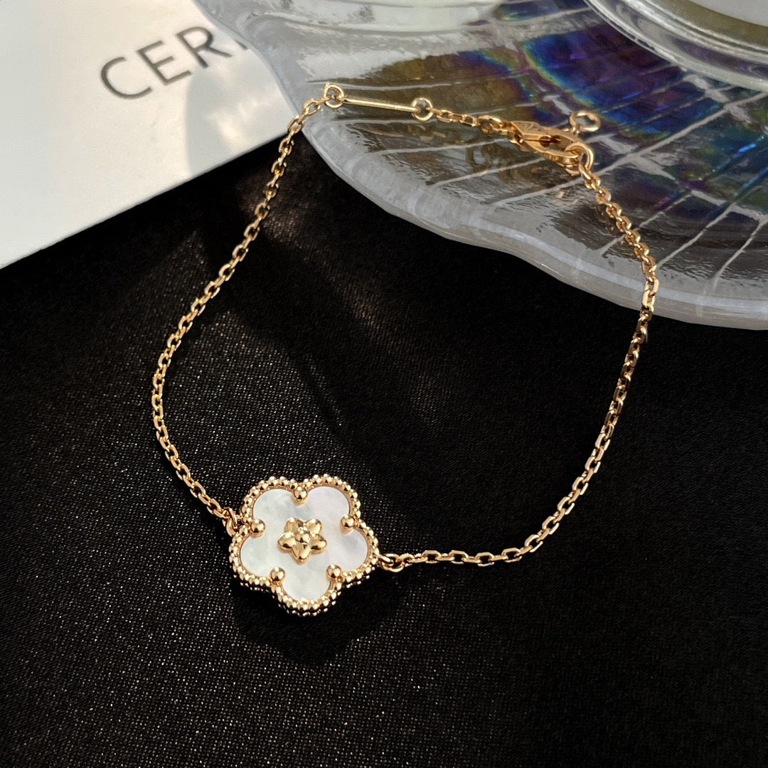 [sparkle Jewelry ]LUCKY WHITE MOP PLUM BLOSSOM  BRACELET