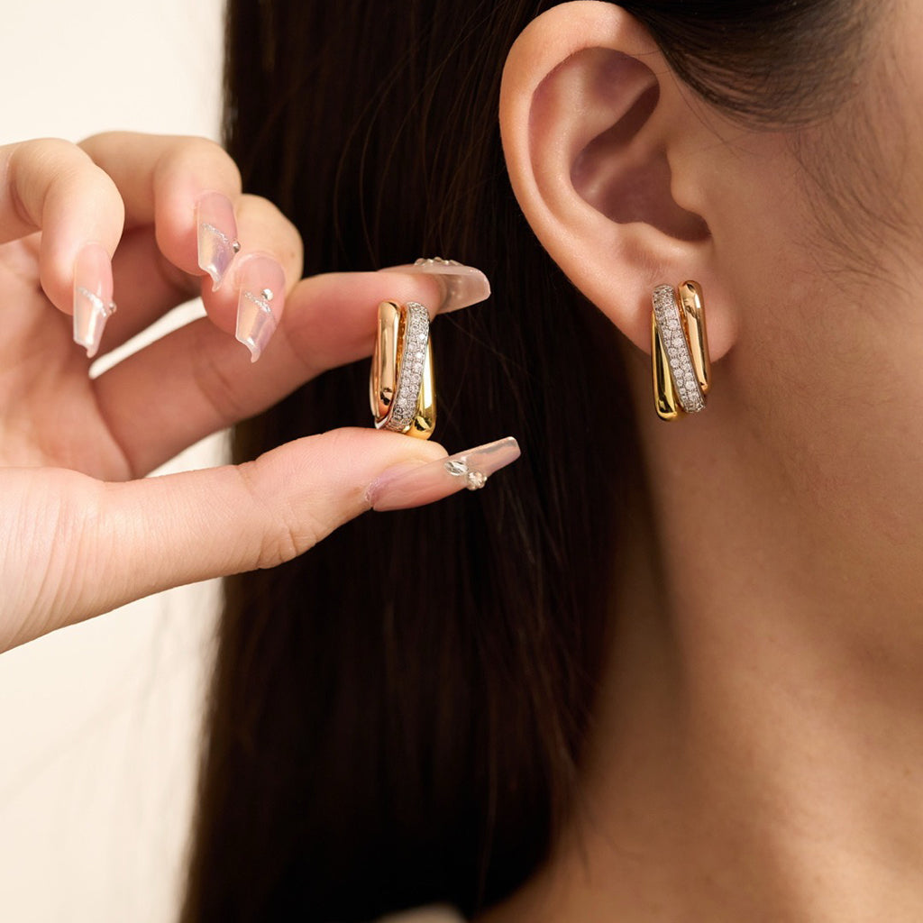 [sparkle Jewelery]TRINITY HALF DIAMOND  CUSHION EARRINGS