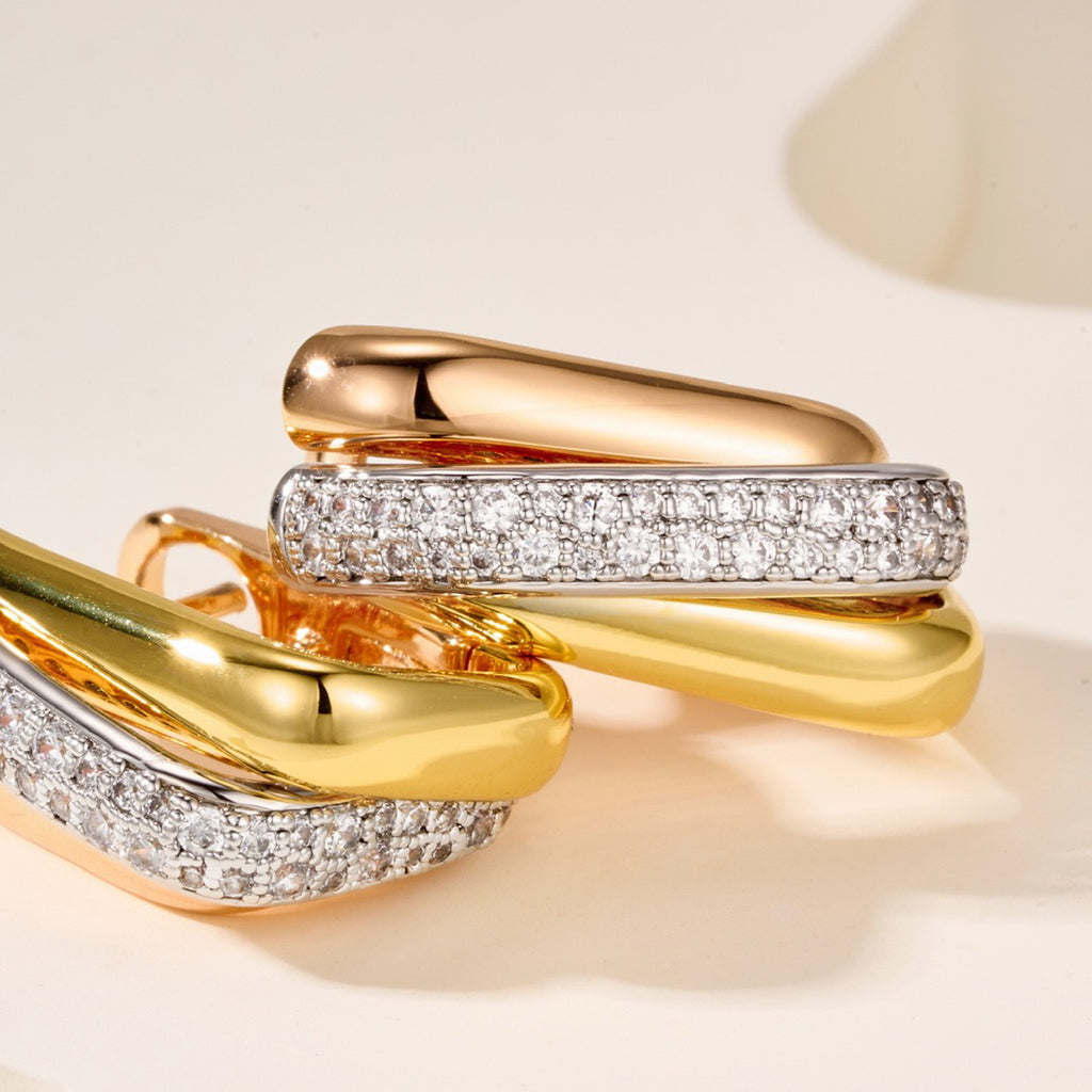 [sparkle Jewelery]TRINITY HALF DIAMOND  CUSHION EARRINGS