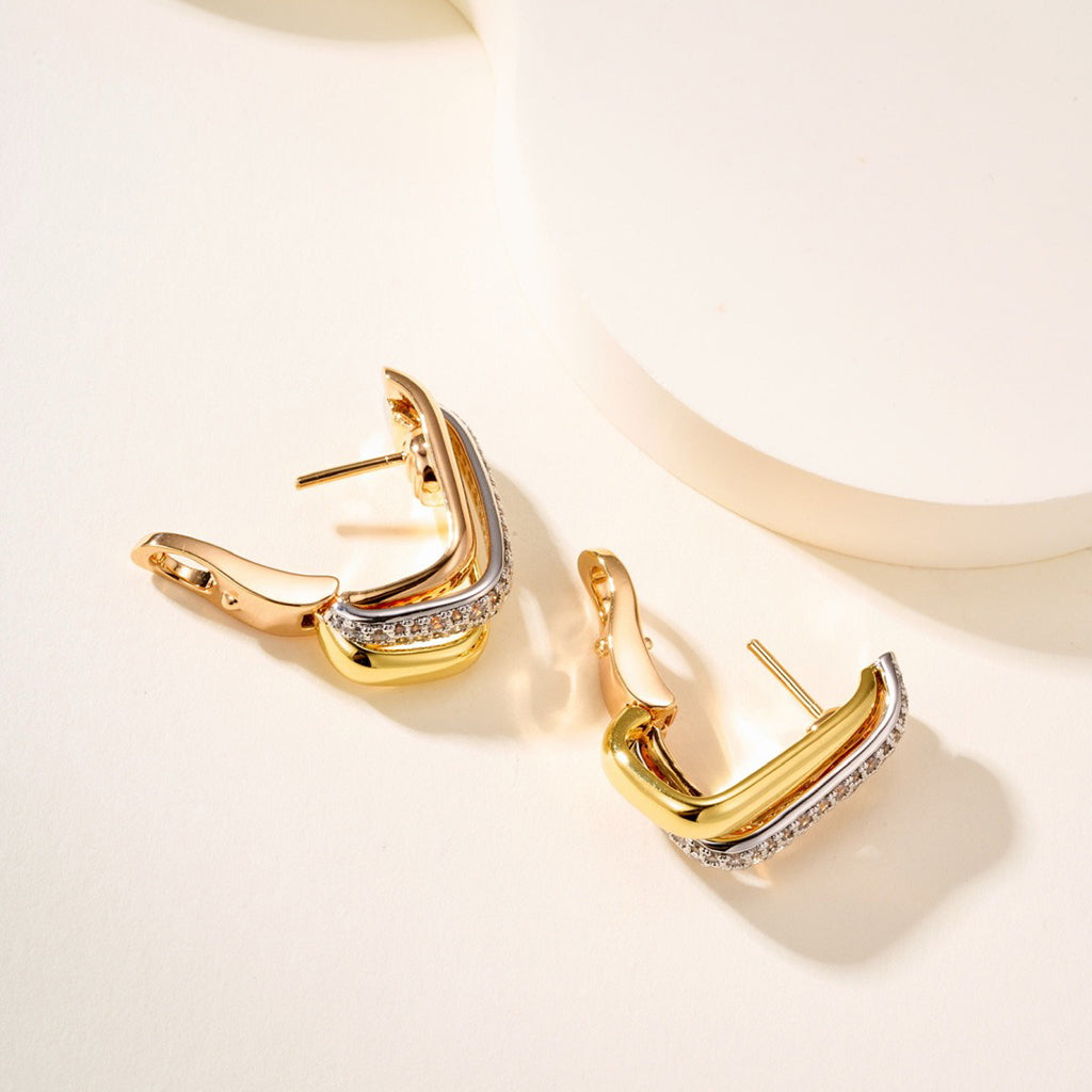 [sparkle Jewelery]TRINITY HALF DIAMOND  CUSHION EARRINGS