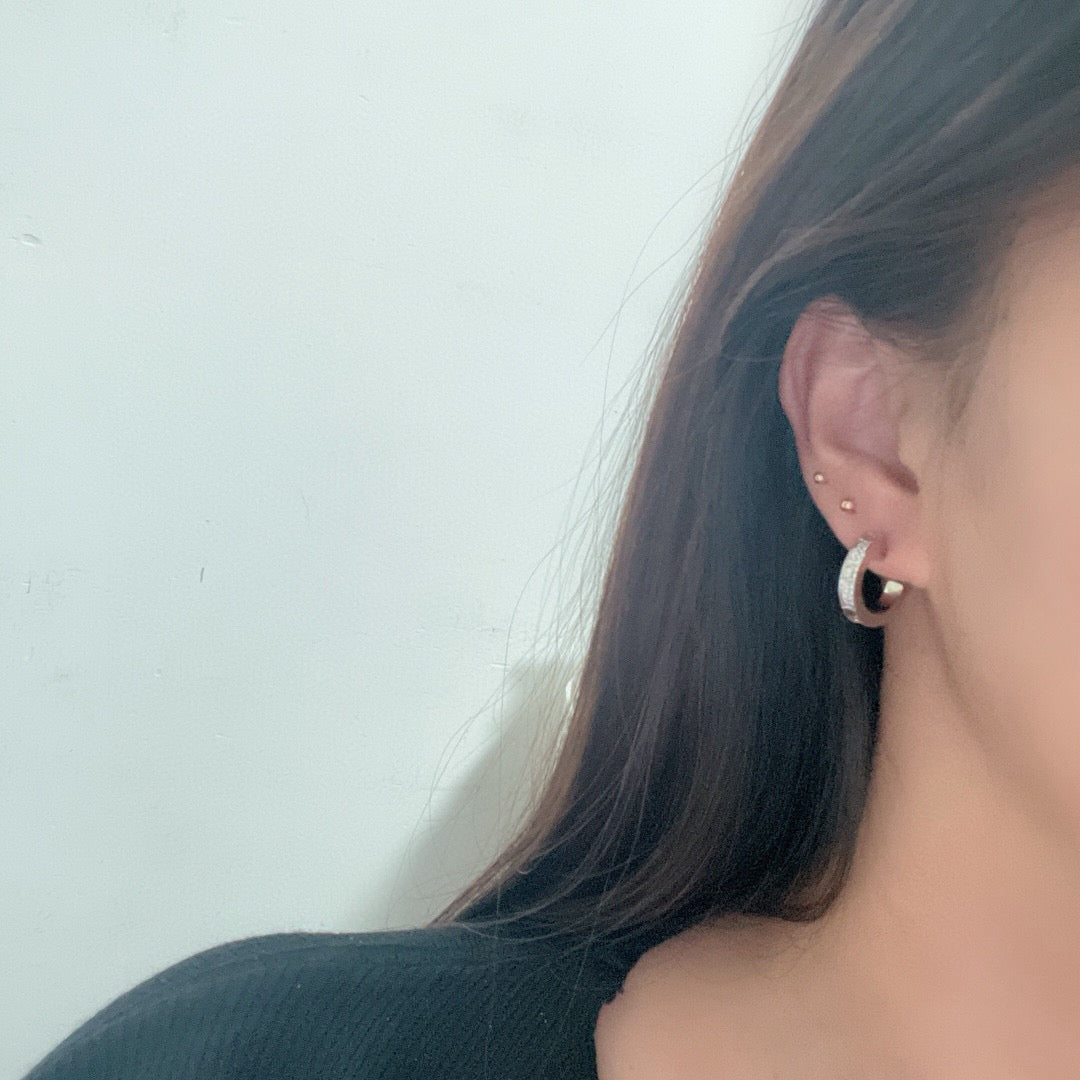 [sparkle Jewelery]LOVE 5.5MM DIAMOND PAVED EARRINGS