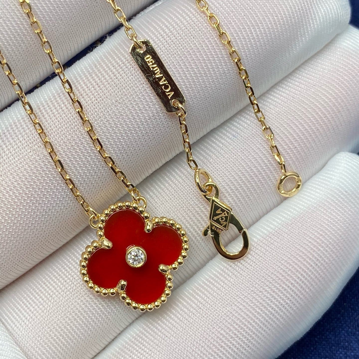 [sparkle Jewelry ]CLOVER 15MM DIAMOND CARNELIAN NECKLACE