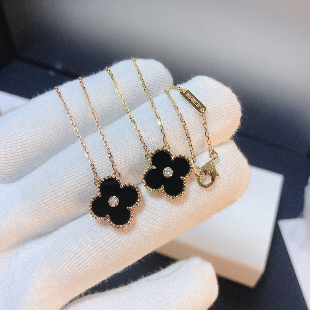 [sparkle Jewelry ]CLOVER 15MM DIAMOND ONYX NECKLACE